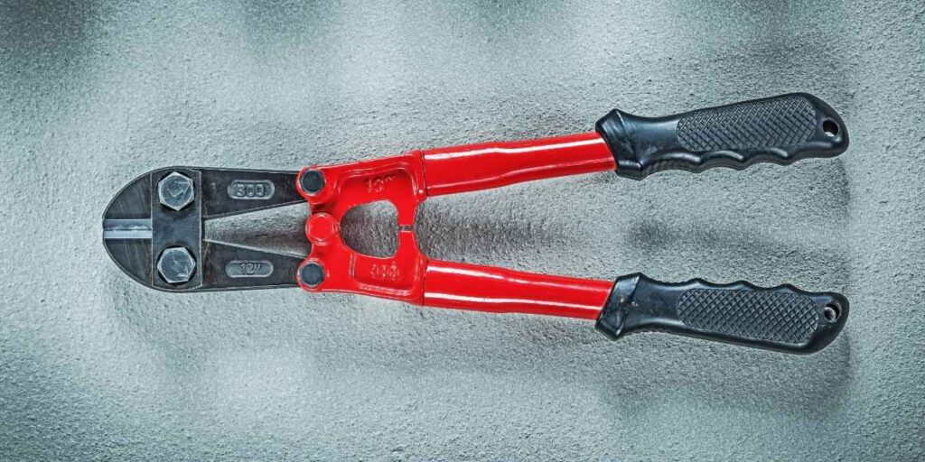 Things To Consider Before Buying The Best Bolt Cutters For Padlocks